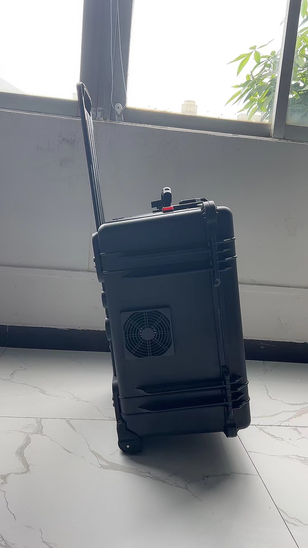 拉孜手拉箱型移动通信干扰器